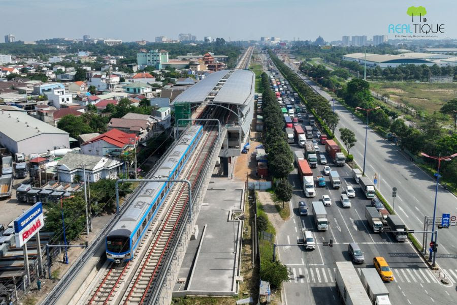 Metro line 1 Ben Thanh - Suoi Tien officially ran