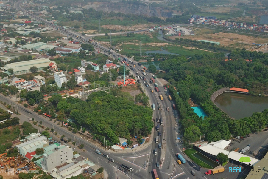 The completed section of Tan Van - Binh Chuan 