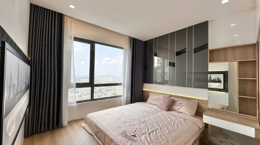 Phòng ngủ thứ hai căn hộ Masteri Thảo Điền view thành phố | Second bedroom of Masteri Thao Dien apartment with city view