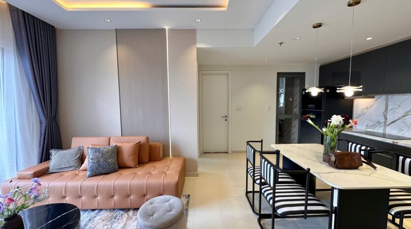 Tổng quan phòng khách căn hộ 2PN 73m² Masteri Thảo Điền nội thất cao cấp | Overview of living room of 2BR 73sqm Masteri Thao Dien apartment with premium furnishing
