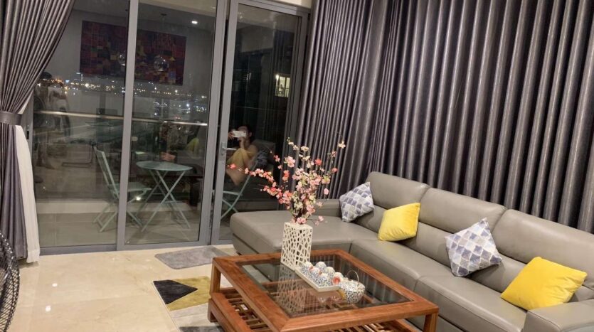 Bếp đảo căn hộ Diamond Island nội thất cao cấp | Island kitchen of Diamond Island apartment with premium furniture