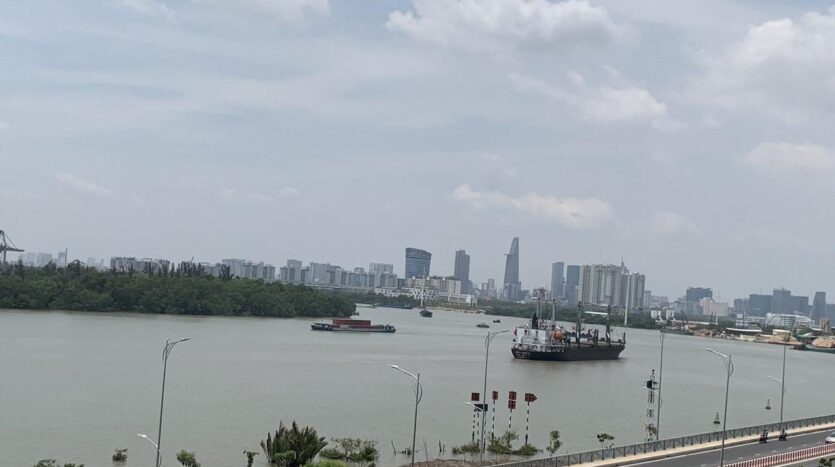 Cảnh quan cây xanh Diamond Island riverside | Green landscape at Diamond Island riverside