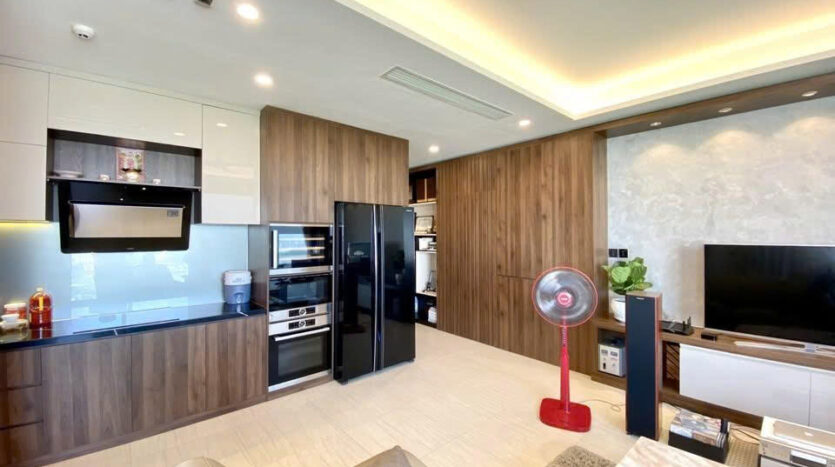 Bếp căn hộ 3PN Diamond Island full nội thất bàn giao | Kitchen of 3-bedroom Diamond Island apartment with full furniture handover
