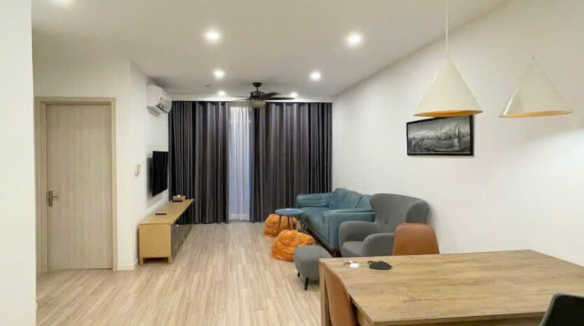 Phòng khách căn hộ 2PN Vista Verde Tower 2 đầy đủ nội thất lầu cao | Living room of 2-bedroom Vista Verde Tower 2 apartment fully furnished high floor