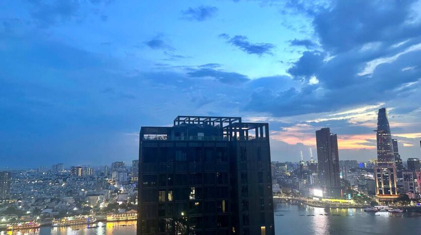View sông Sài Gòn và Bitexco Tower hoàng hôn từ căn hộ Empire City Linden | Saigon River and Bitexco Tower sunset view from Empire City Linden apartment