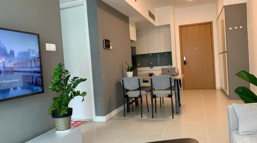 Ban công căn hộ 1 phòng ngủ Gateway Thảo Điền view Landmark 81 | Balcony of 1-bedroom Gateway Thảo Điền apartment with Landmark 81 view