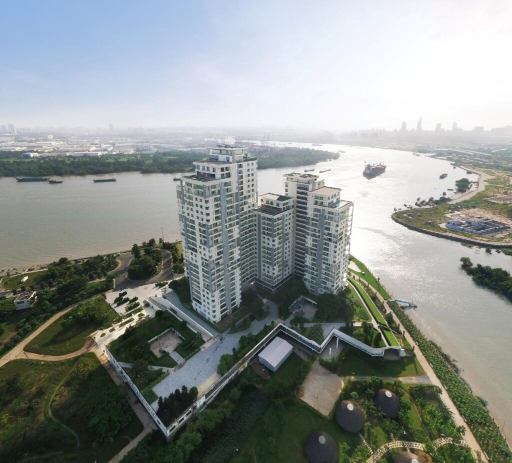Cụm tháp Diamond Island bên bờ sông | Diamond Island towers on the riverside