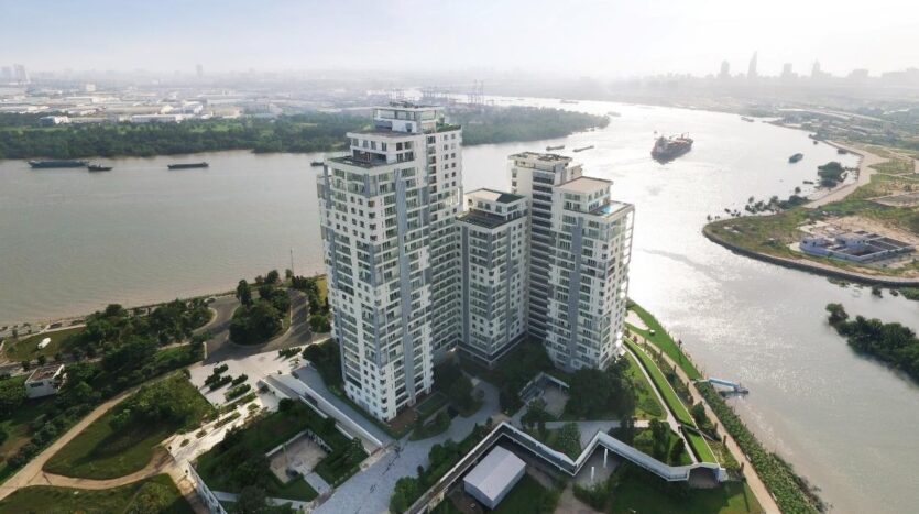 Cụm tháp Diamond Island bên bờ sông | Diamond Island towers on the riverside