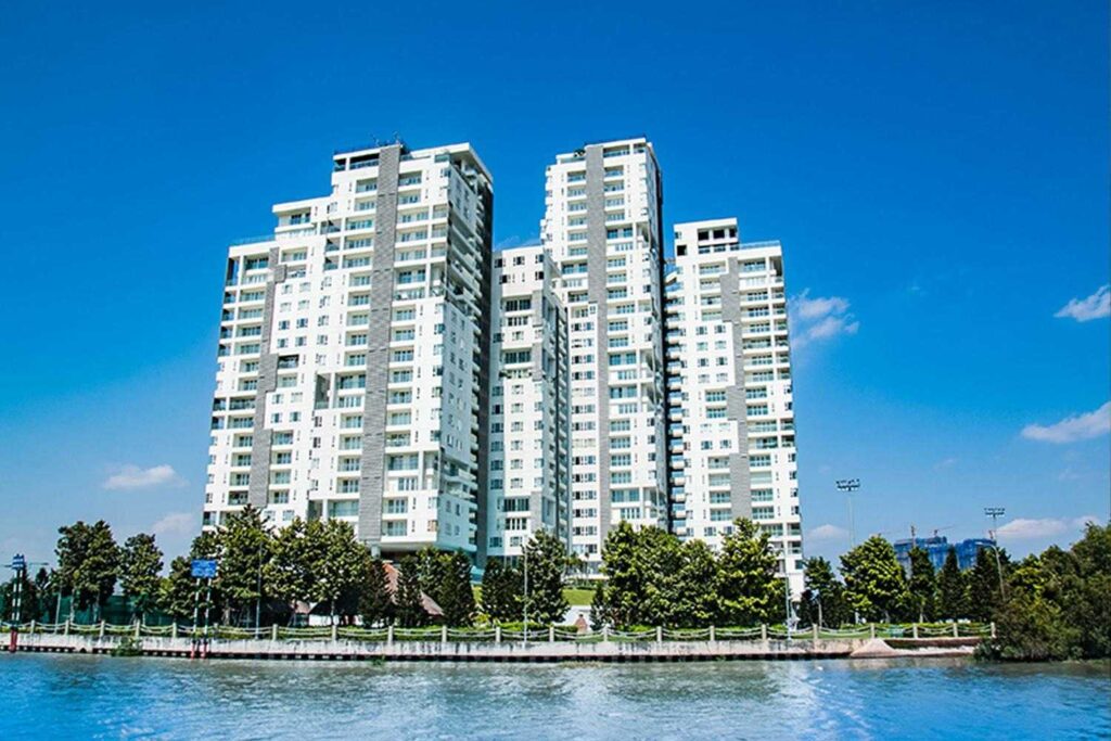 Tháp căn hộ Diamond Island nhìn từ bờ sông | Diamond Island residential tower viewed from the riverbank