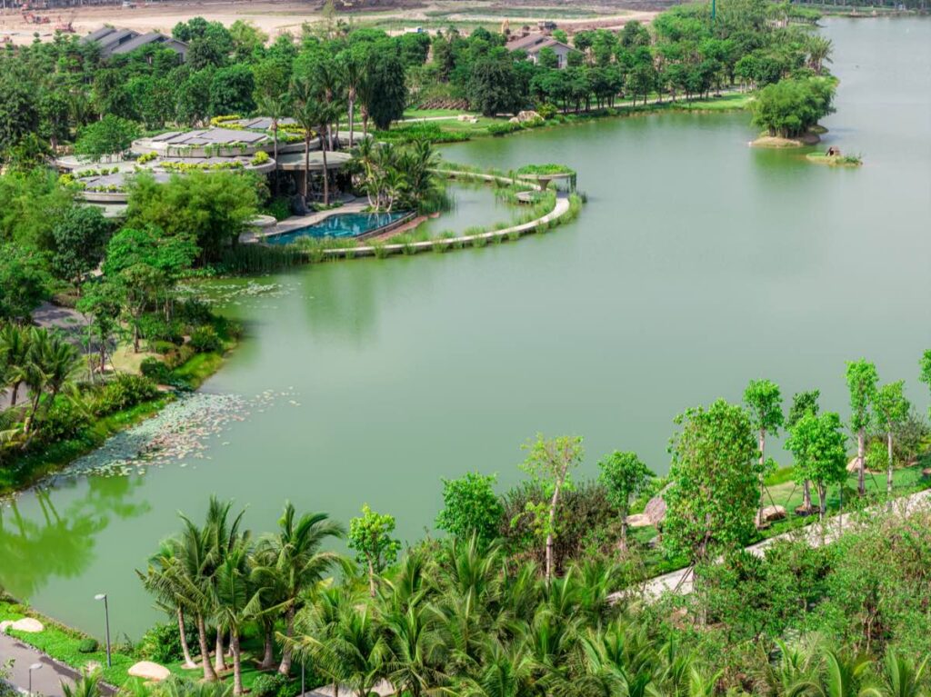 Hồ Thiên Nga 12ha với clubhouse và cảnh quan cây xanh tại Eco Retreat Long An | Swan Lake 12ha and clubhouse at Eco Retreat Long An