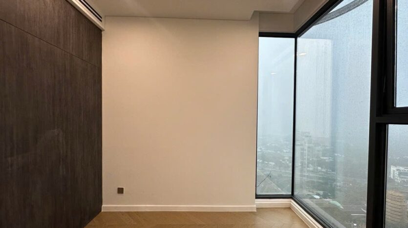 Phòng ngủ vách gỗ tối và cửa kính góc, Lumiere Riverside East | Bedroom with dark wood paneling and corner glazing, Lumiere Riverside East