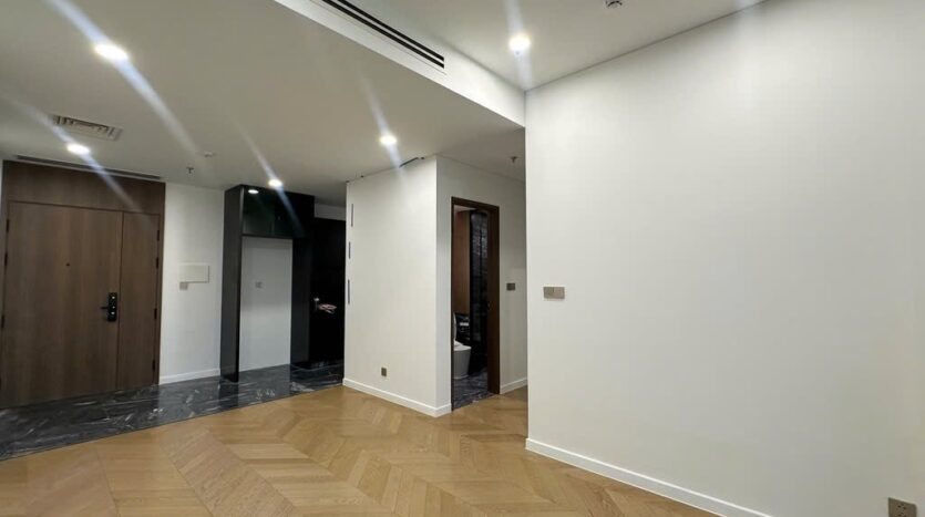 Phòng khách rộng liền hành lang phòng ngủ, Lumiere Riverside East | Spacious living room adjoining bedroom hallway, Lumiere Riverside East