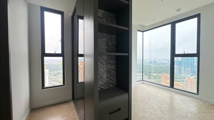 Phòng góc hai mặt kính view thành phố với hệ tủ kệ, Lumiere Riverside East | Corner room with wraparound glazing and city view, Lumiere Riverside East