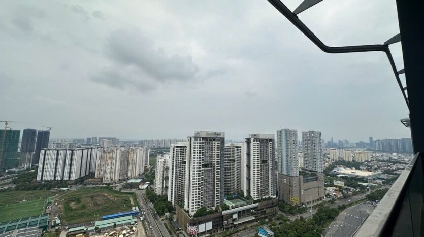 Tầm nhìn thành phố hướng trung tâm từ căn góc Lumiere Riverside East | City skyline view from Lumiere Riverside East corner unit
