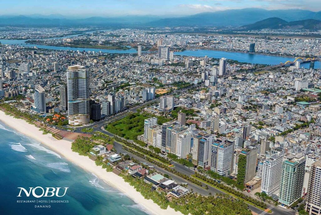 Phối cảnh Nobu Residences trên dải bờ biển Mỹ Khê nhìn từ trên cao | Aerial render of Nobu Residences along My Khe coastline