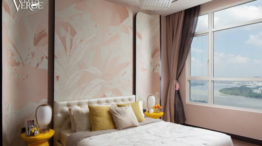 Phòng ngủ master tông pastel view sông Sài Gòn penthouse Sky Mansion | Pastel master bedroom with Saigon River view, Sky Mansion penthouse