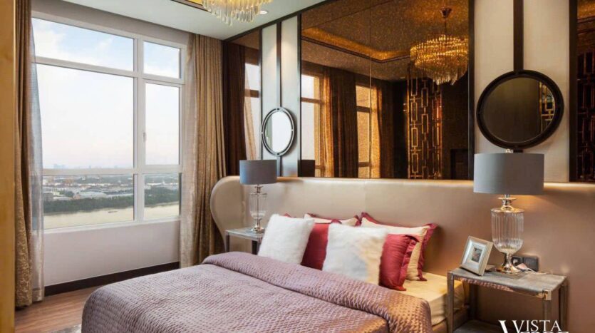 Phòng khách thông tầng cửa kính cao 8m view sông penthouse Sky Mansion | Double-height living room with full-height glazing and river view, Sky Mansion penthouse