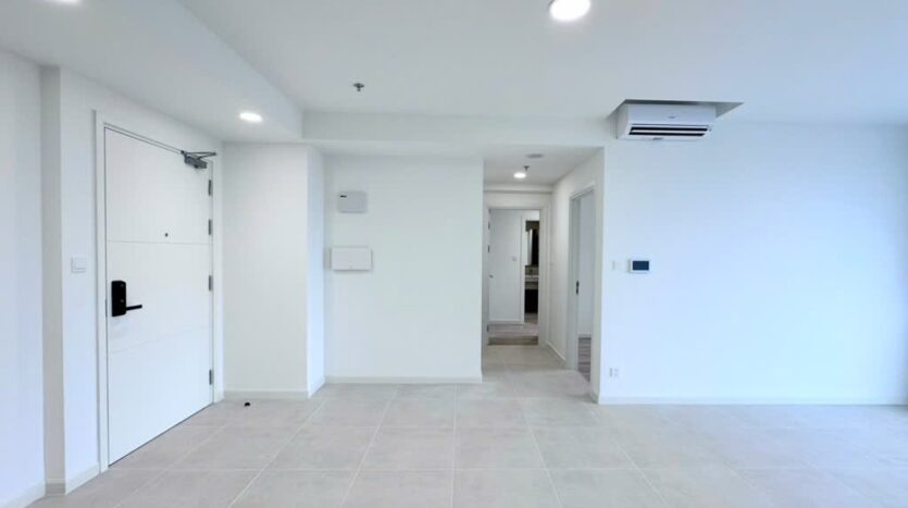 Urban Green Tháp A — căn hộ 75m² 2PN nội thất cơ bản có rèm cho thuê (ảnh 3) | Urban Green Tower A — 75sqm 2BR basic furnished apartment for rent (photo 3)
