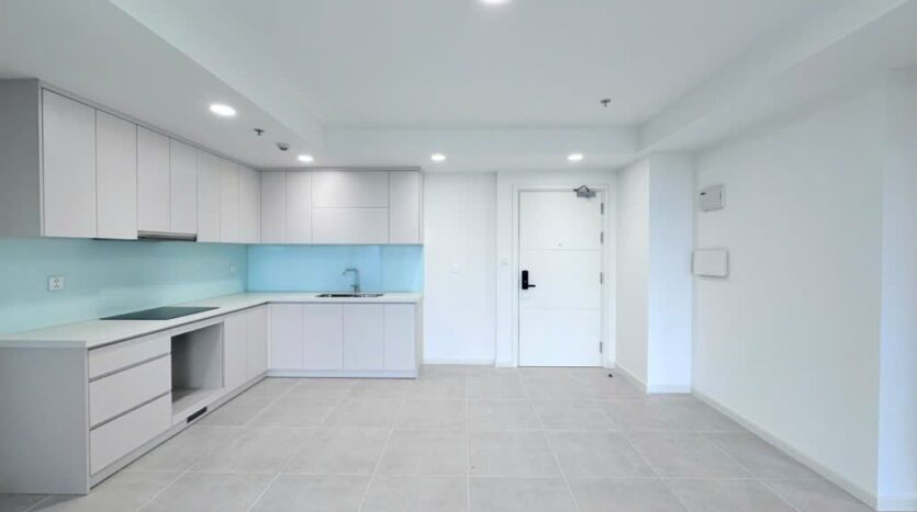 Urban Green Tháp A — căn hộ 75m² 2PN nội thất cơ bản có rèm cho thuê (ảnh 4) | Urban Green Tower A — 75sqm 2BR basic furnished apartment for rent (photo 4)