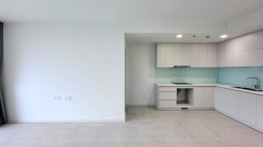 Urban Green Tháp A — căn hộ 75m² 2PN nội thất cơ bản có rèm cho thuê (ảnh 5) | Urban Green Tower A — 75sqm 2BR basic furnished apartment for rent (photo 5)