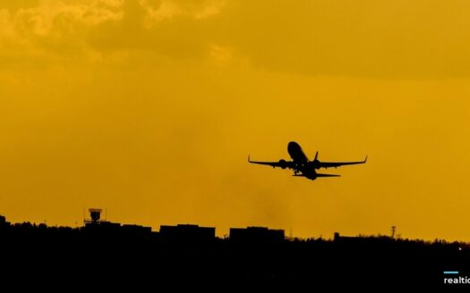 Airplane taking off at sunset | Máy bay cất cánh lúc hoàng hôn