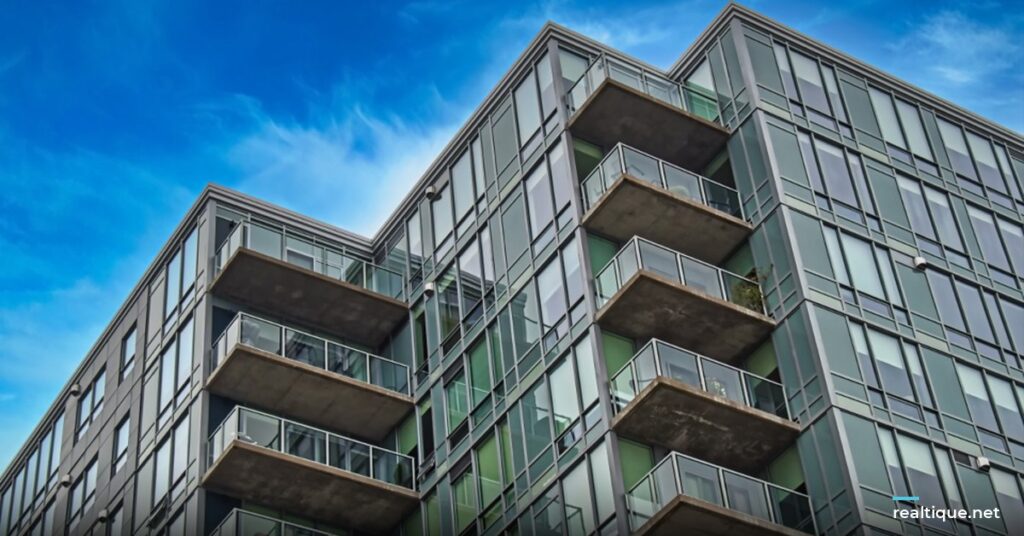 Modern apartment towers with balconies | Toà căn hộ hiện đại với ban công