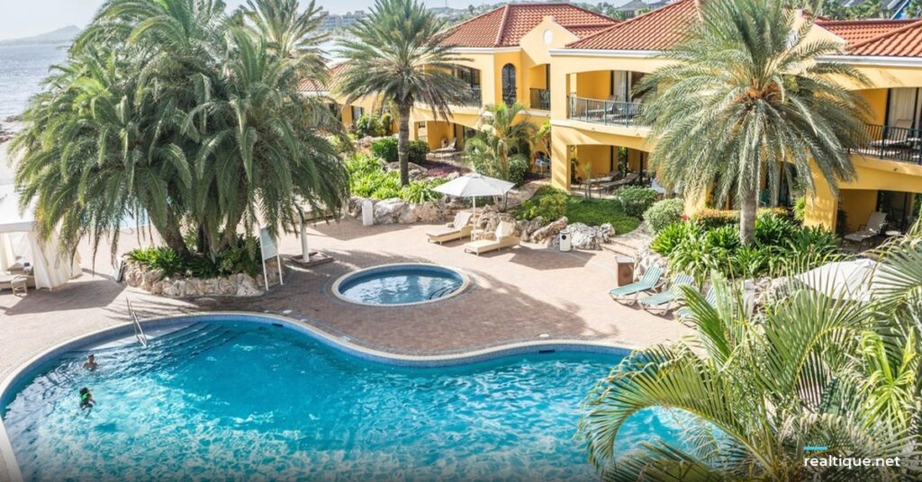 Beach resort villas around a pool | Biệt thự resort quanh hồ bơi