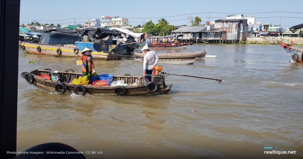 Floating market boats in Can Tho | Chợ nổi Cần Thơ