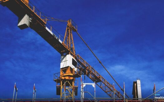 Tower cranes on a construction site | Cần cẩu tháp trên công trường xây dựng