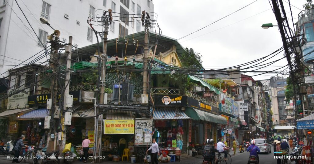 Street in Hanoi Old Quarter | Phố cổ Hà Nội