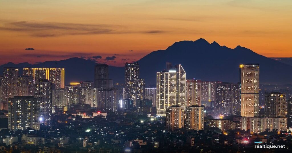 Hanoi skyline at night | Đường chân trời Hà Nội về đêm