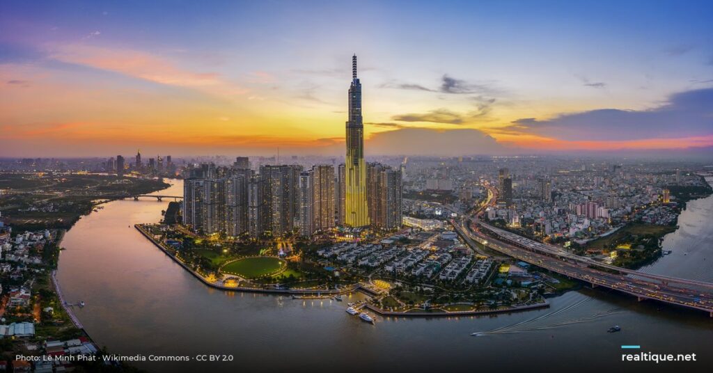 Landmark 81 and the Saigon River at sunset | Landmark 81 và sông Sài Gòn lúc hoàng hôn