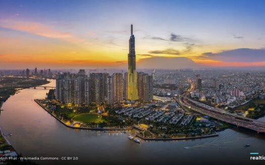 Landmark 81 and the Saigon River at sunset | Landmark 81 và sông Sài Gòn lúc hoàng hôn