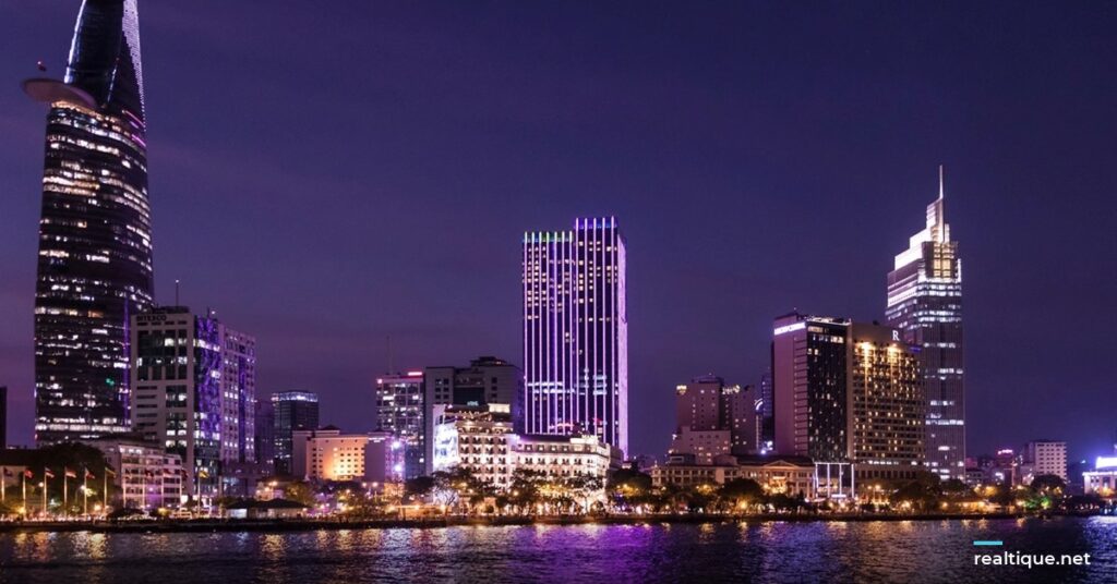 Ho Chi Minh City skyline at night | Đường chân trời TP.HCM về đêm