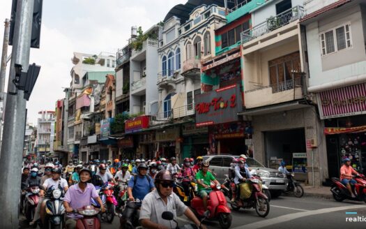 Street scene in Ho Chi Minh City | Đường phố TP.HCM