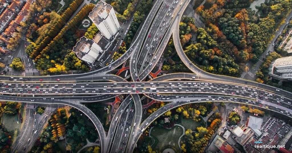 Aerial view of a highway interchange | Nút giao cao tốc nhìn từ trên cao