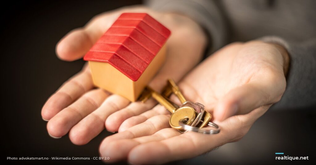 Hands holding a house model and keys | Bàn tay cầm mô hình nhà và chìa khoá