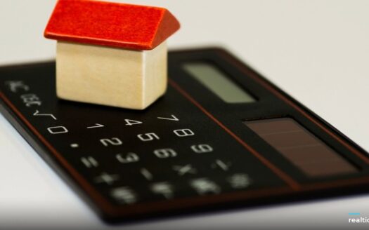 House model on a calculator | Mô hình nhà đặt trên máy tính