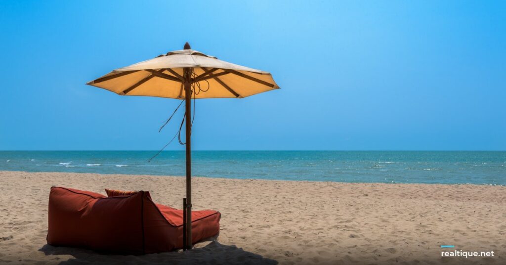 Beach in Hua Hin, Thailand | Bãi biển Hua Hin, Thái Lan