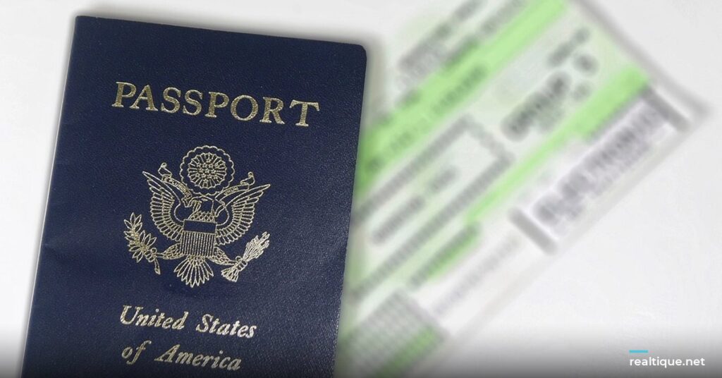 Passport and boarding pass | Hộ chiếu và thẻ lên máy bay