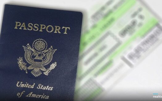 Passport and boarding pass | Hộ chiếu và thẻ lên máy bay