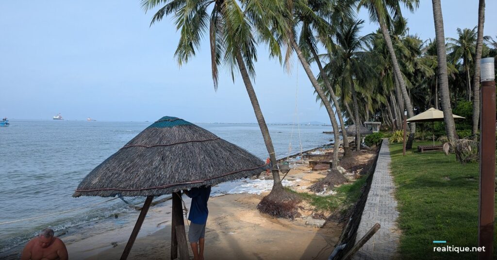 Palm-lined beach in Phu Quoc | Bãi biển hàng dừa Phú Quốc