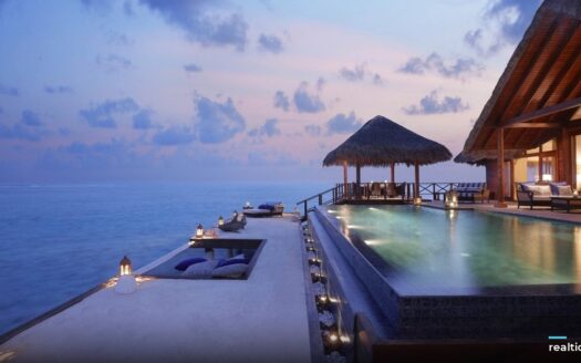 Pool villa at dusk | Biệt thự hồ bơi lúc chạng vạng