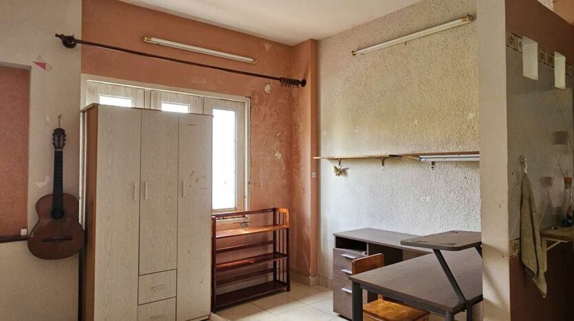 Phòng có tủ quần áo | Room with wardrobe