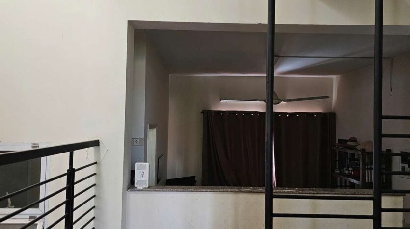 Chiếu nghỉ lầu lửng | Split-level landing