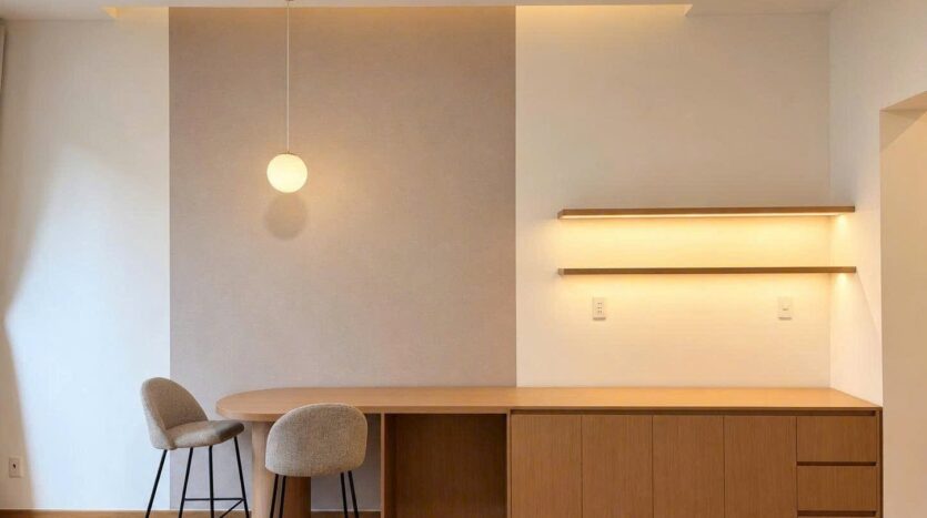 Góc làm việc và quầy bar | Study corner and breakfast bar