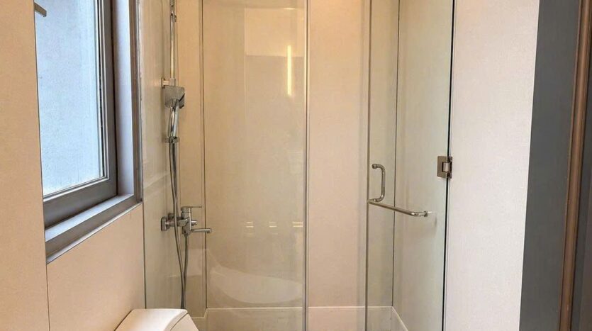 Phòng tắm vách kính | Glass shower bathroom